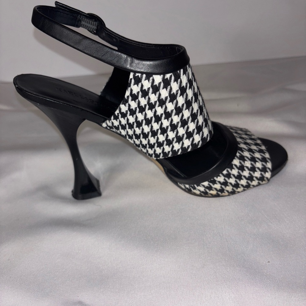Karl Lagerfeld Paris Camryn Leather Sandal in Black/White Fabric - Size 8.5M